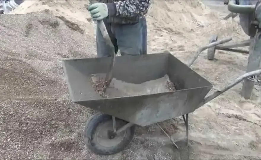 Ile cementu potrzebujesz do betoniarki 100l? Oto dokładne obliczenia