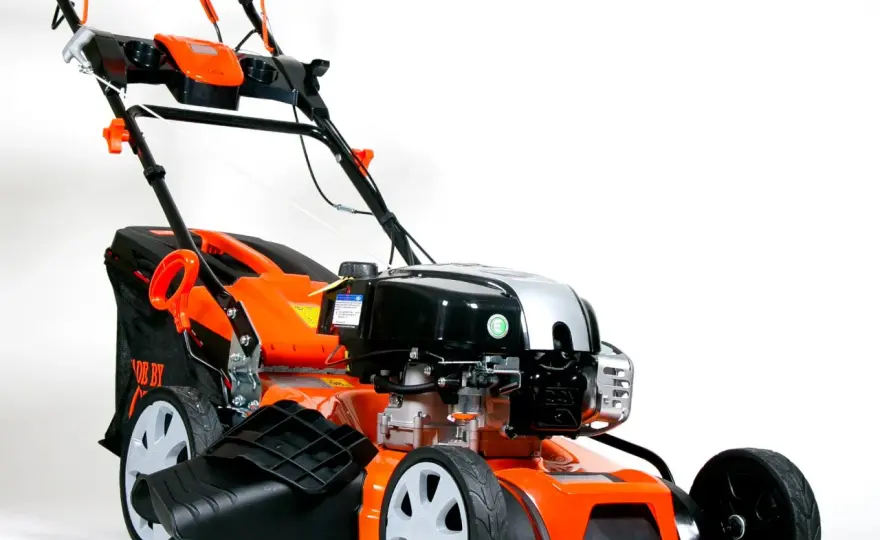 Ile oleju do kosiarki Briggs & Stratton? Sprawdź, by uniknąć problemów