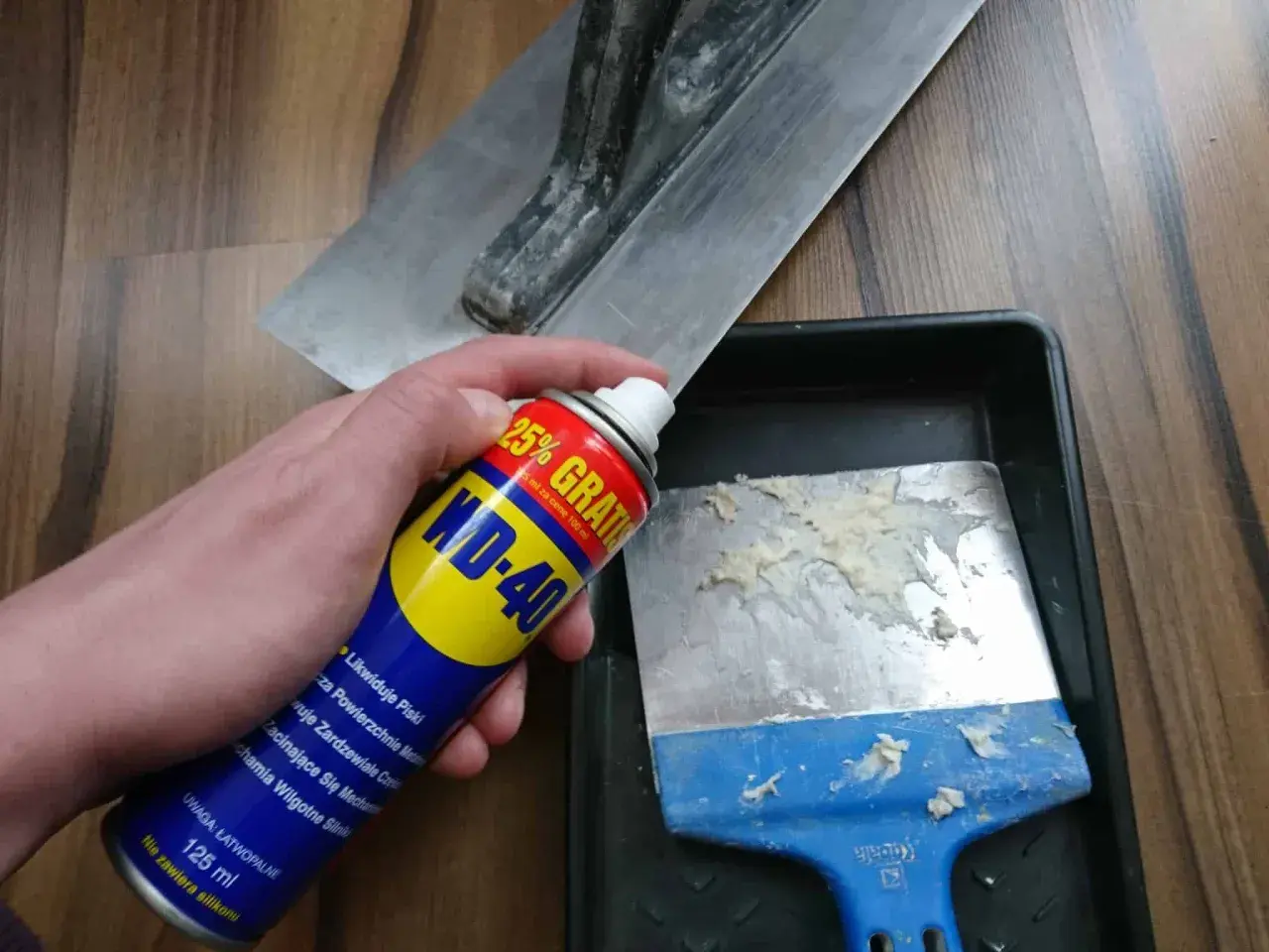 Skuteczne metody na usunięcie betonu z betoniarki bez wysiłku